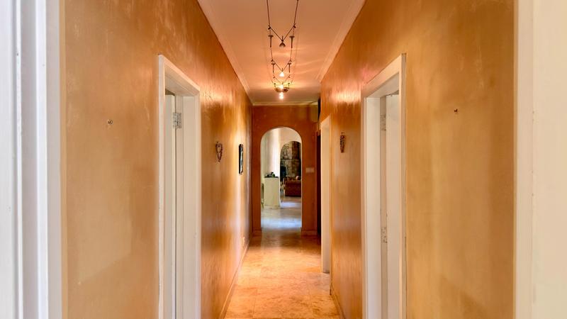 9 Bedroom Property for Sale in Hout Bay Western Cape